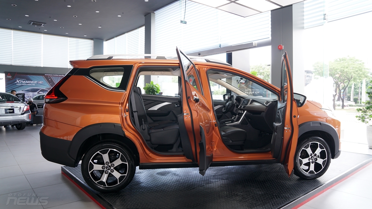mitsubishi xpander cross ra mat voi gia 670 trieu dong