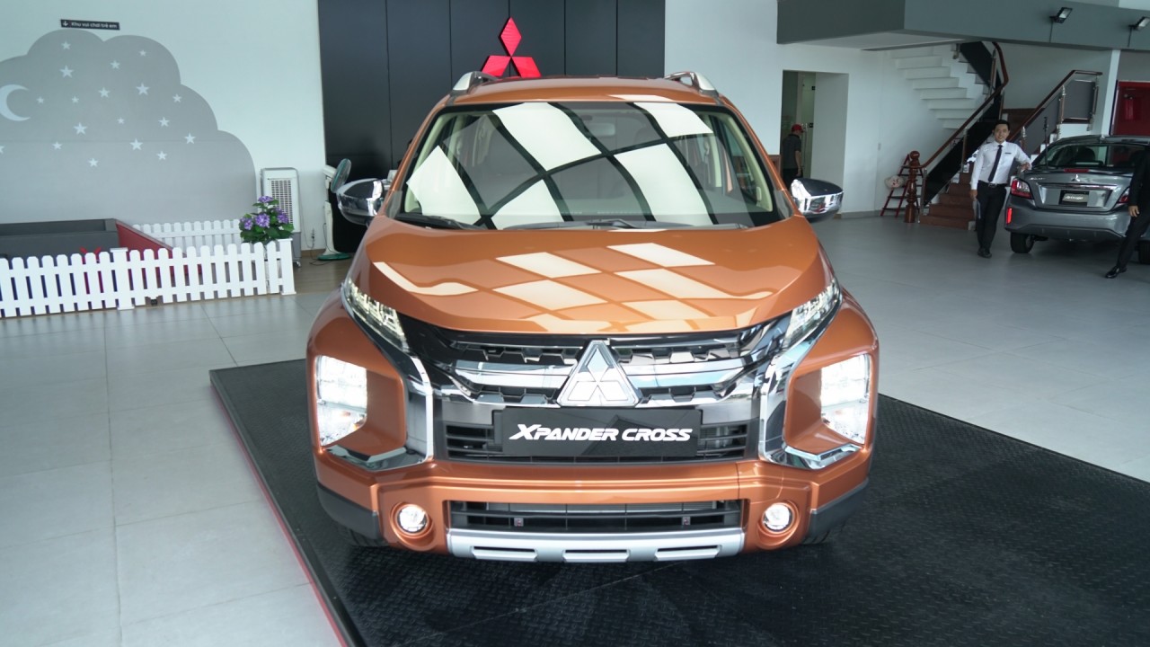 mitsubishi xpander cross ra mat voi gia 670 trieu dong