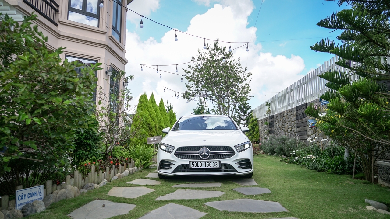Đánh giá Mercedes-AMG A35 sedan: Xe thể thao cho người mới chơi danh gia mercedes amg a35 sedan xe the thao cho nguoi moi choi