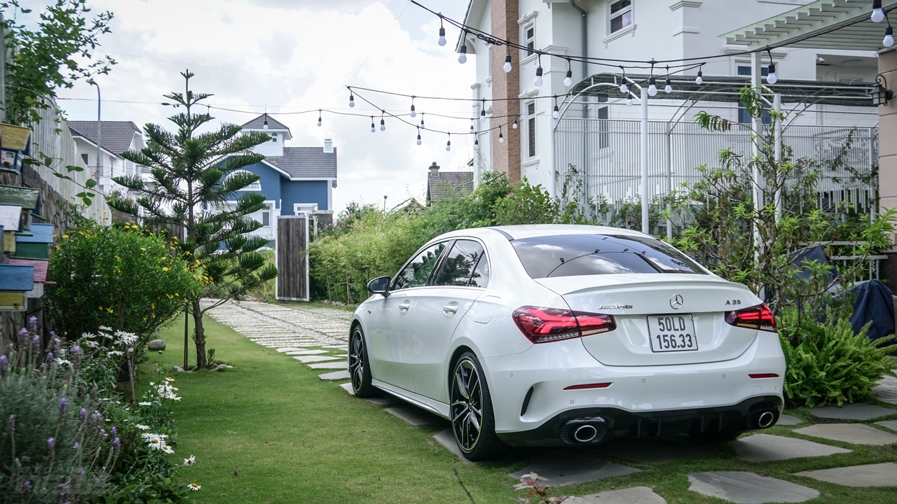 Đánh giá Mercedes-AMG A35 sedan: Xe thể thao cho người mới chơi danh gia mercedes amg a35 sedan xe the thao cho nguoi moi choi
