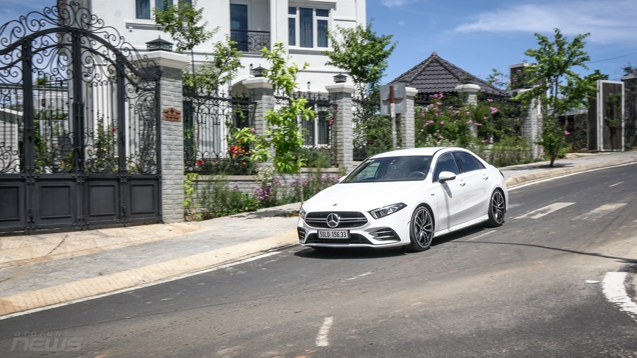 Đánh giá Mercedes-AMG A35 sedan: Xe thể thao cho người mới chơi danh gia mercedes amg a35 sedan xe the thao cho nguoi moi choi