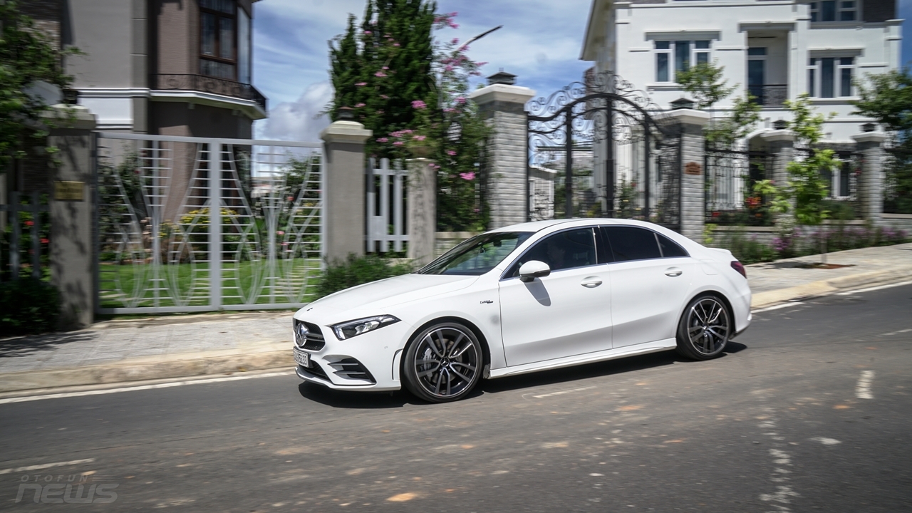 Đánh giá Mercedes-AMG A35 sedan: Xe thể thao cho người mới chơi danh gia mercedes amg a35 sedan xe the thao cho nguoi moi choi
