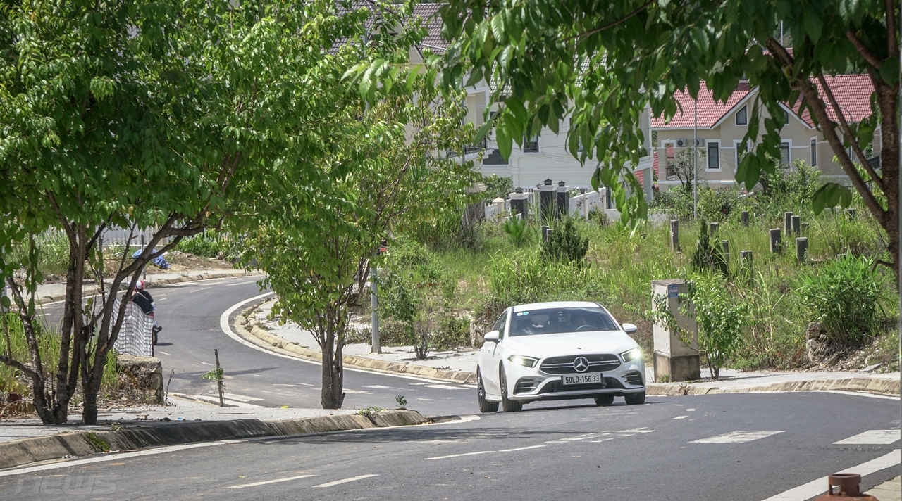 Đánh giá Mercedes-AMG A35 sedan: Xe thể thao cho người mới chơi danh gia mercedes amg a35 sedan xe the thao cho nguoi moi choi