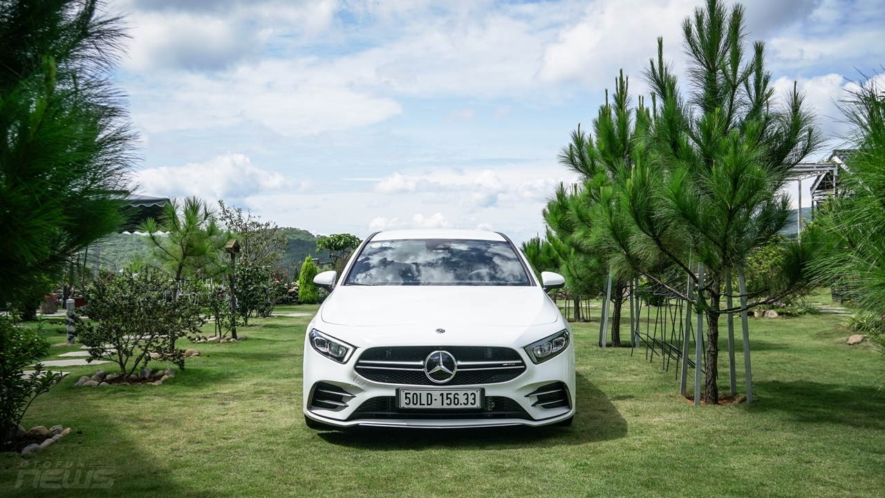 Đánh giá Mercedes-AMG A35 sedan: Xe thể thao cho người mới chơi danh gia mercedes amg a35 sedan xe the thao cho nguoi moi choi