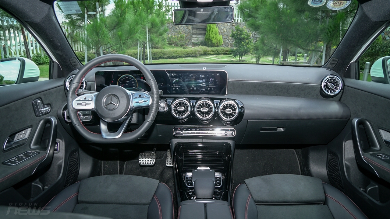 Đánh giá Mercedes-AMG A35 sedan: Xe thể thao cho người mới chơi danh gia mercedes amg a35 sedan xe the thao cho nguoi moi choi