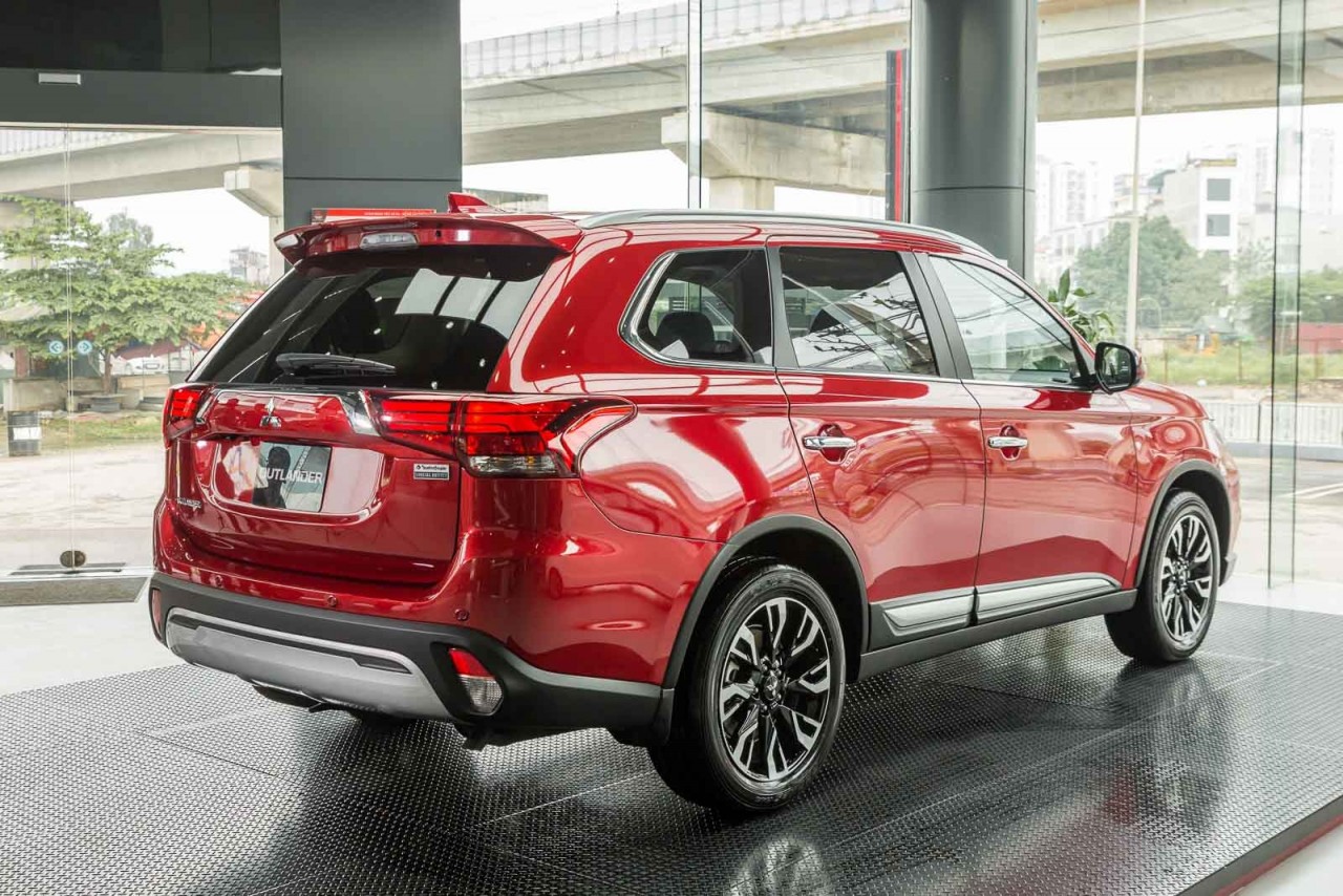 mitsubishi gioi thieu outlander 2020 24 cvt premium gia 1058 ty dong