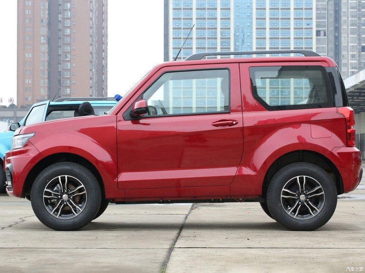 Xe nhái Suzuki Jimny có gái 8000 USD