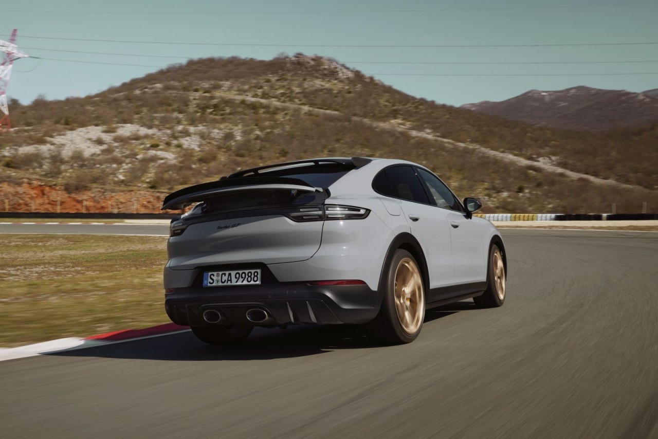 Porsche Cayenne Turbo GT được bán ở Việt Nam với giá 12,25 tỷ đồng