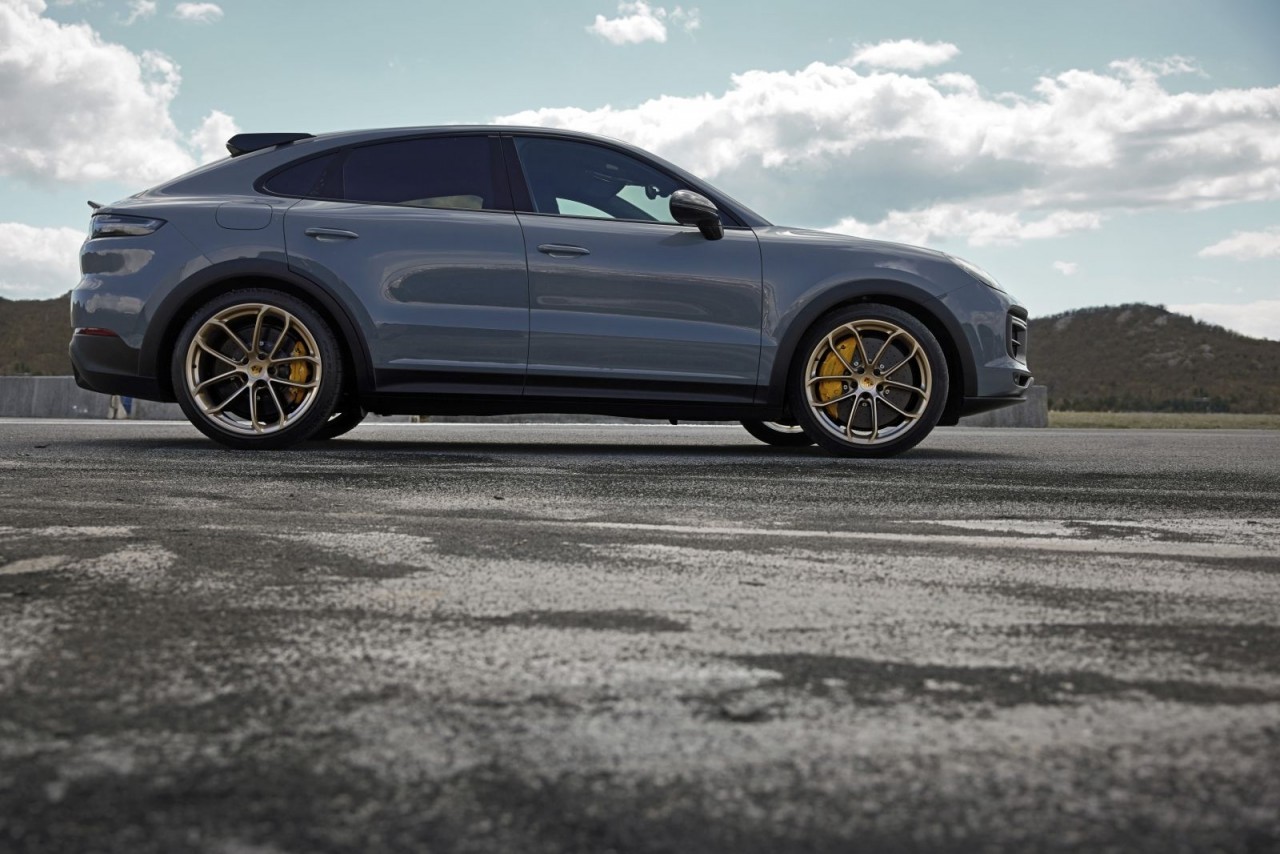 Porsche Cayenne Turbo GT được bán ở Việt Nam với giá 12,25 tỷ đồng