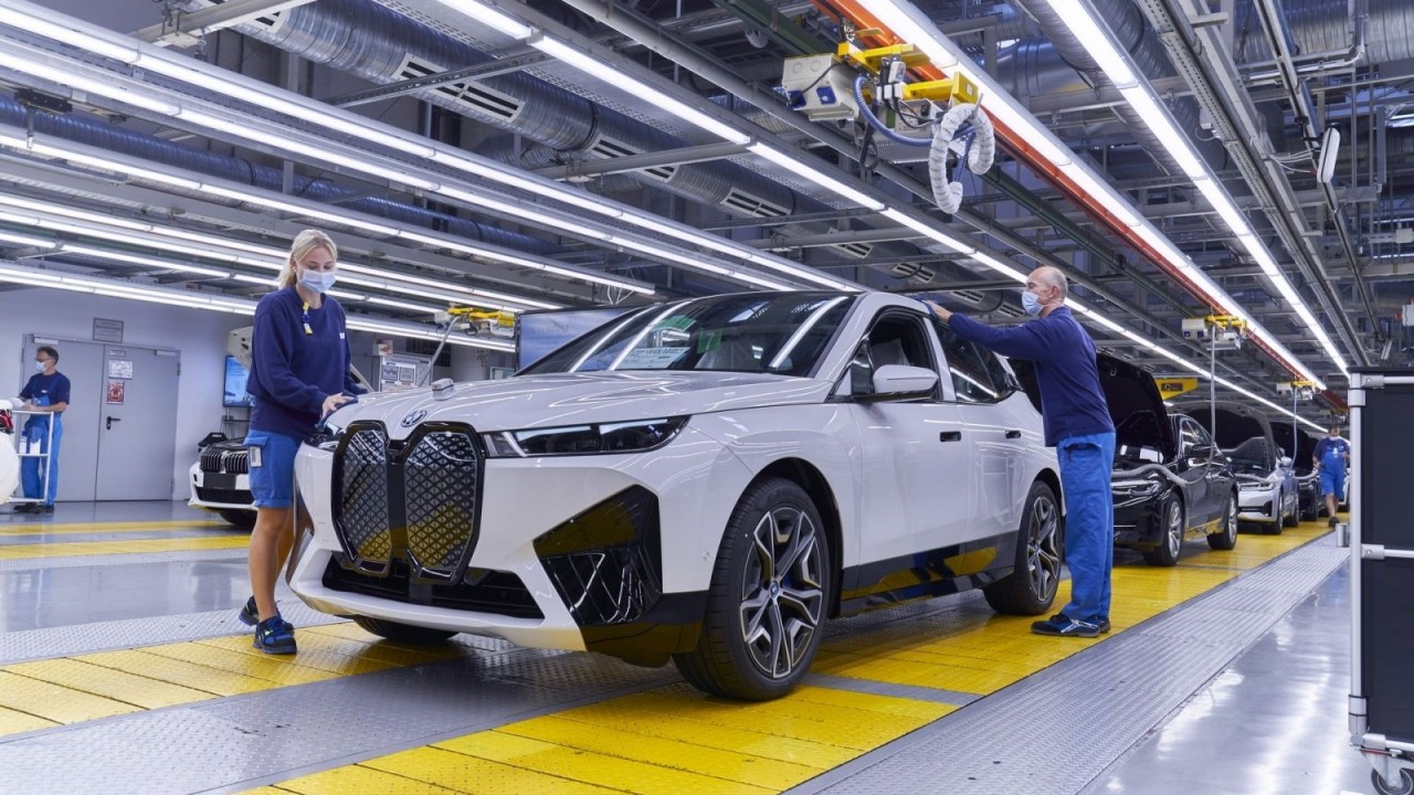 Vì thiếu chip nên BMW phải tạm ngừng sản xuất xe ở nhiều nơi
