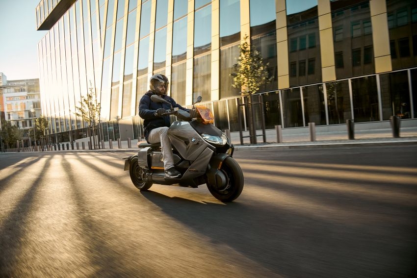 BMW Motorrad giới thiệu xe tay ga điện CE04 2021