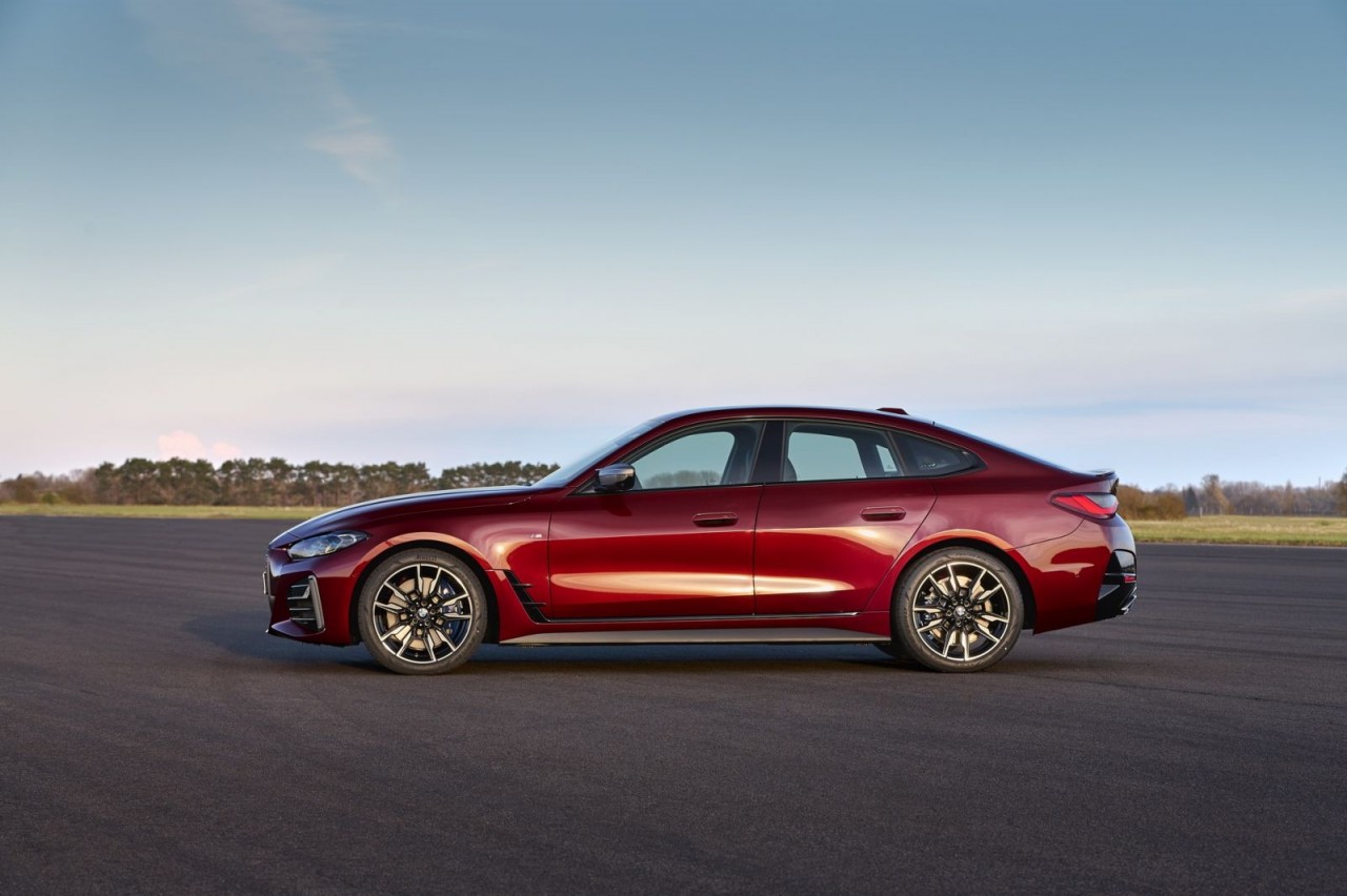 BMW 4 Series Gran Coupe 2022 có giá từ 57.421 USD