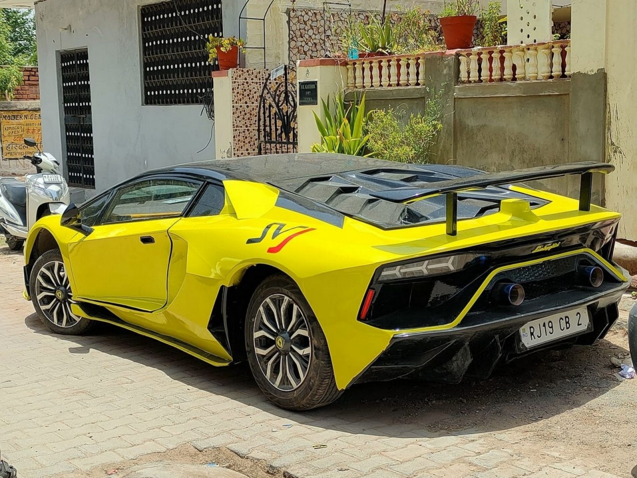 Lamborghini Aventador SVJ được độ từ mẫu Honda Civic Lamborghini Aventador SVJ được độ từ mẫu Honda Civic
