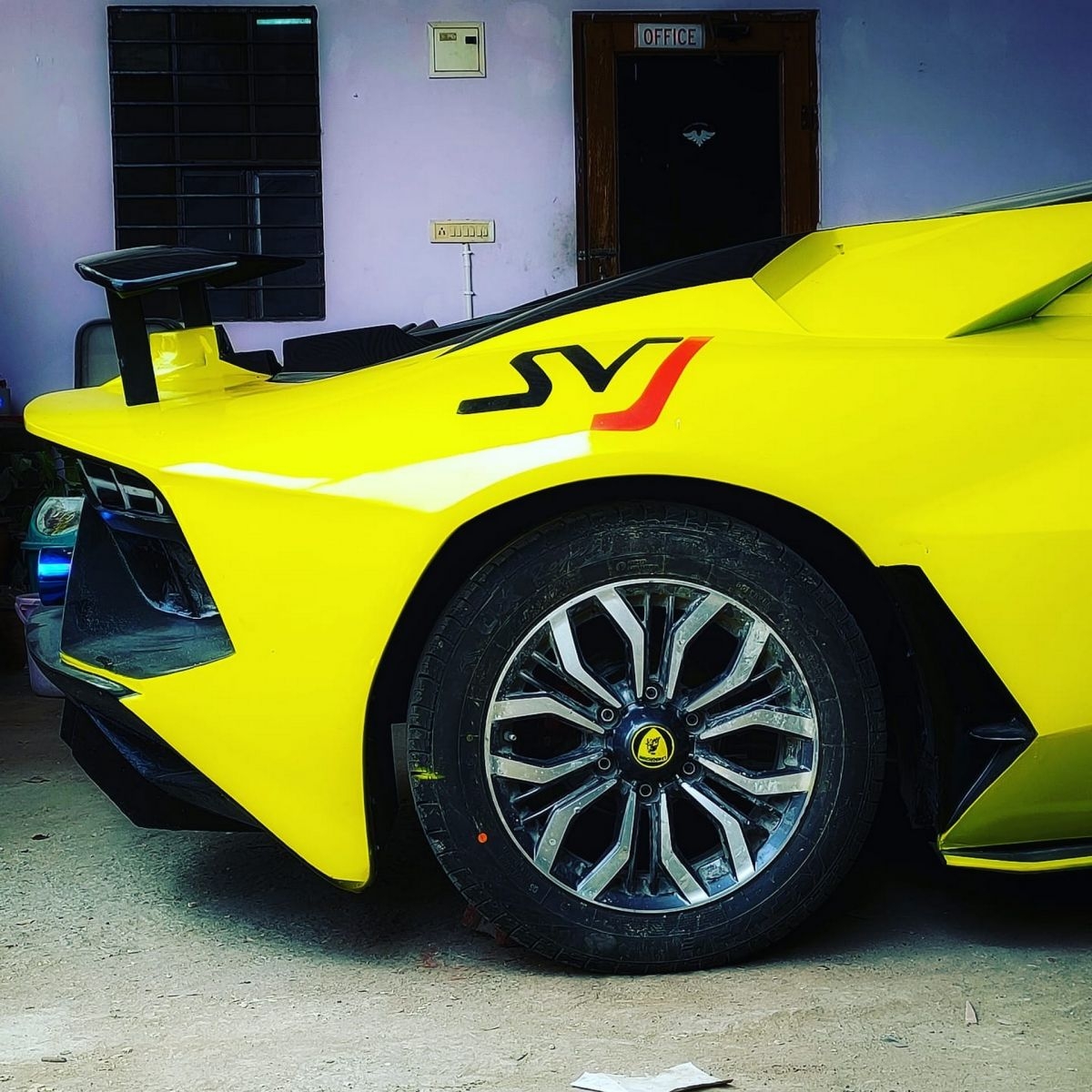 Lamborghini Aventador SVJ được độ từ mẫu Honda Civic Lamborghini Aventador SVJ được độ từ mẫu Honda Civic