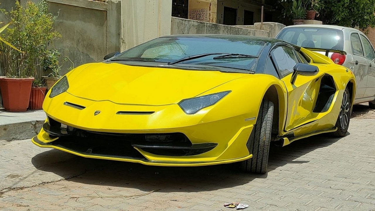 Lamborghini Aventador SVJ được độ từ mẫu Honda Civic