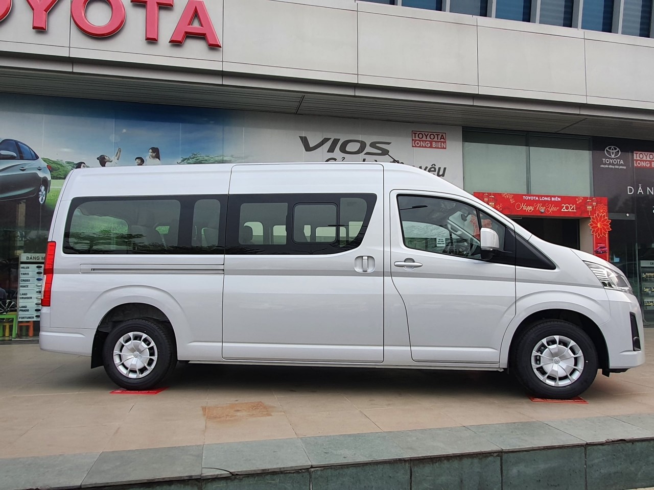 Chi tiết xe 'cá mập' Toyota Hiace 2021 tại Việt Nam Chi tiết xe 'cá mập' Toyota Hiace 2021 tại Việt Nam