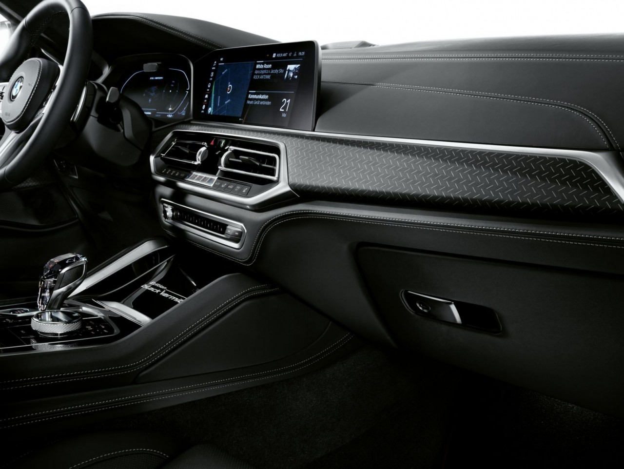BMW X5, X6 và X7 ra mắt với phiên bản Black Edition