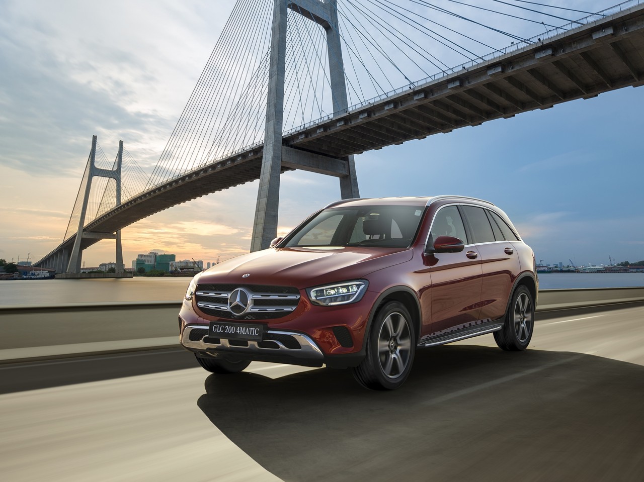 Mercedes-Benz tặng gói bảo dưỡng 2 năm khi mua GLC và E-Class Mercedes-Benz tặng gói bảo dưỡng 2 năm khi mua GLC và E-Class