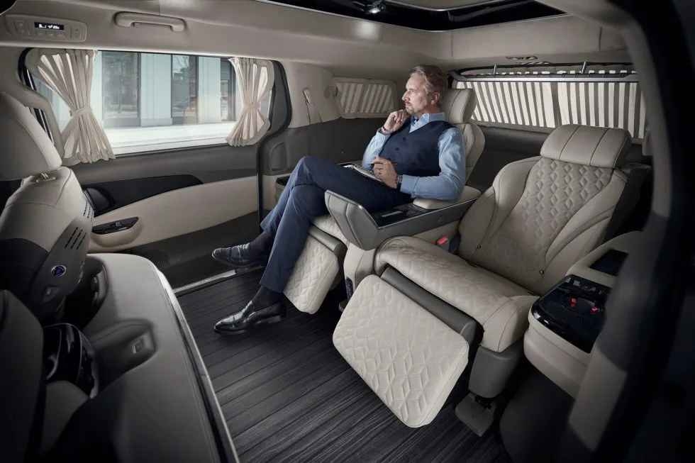 Kia Carnival có phiên bản 'cực sang' với 4 chỗ ngồi Kia Carnival có phiên bản 'cực sang' với 4 chỗ ngồi