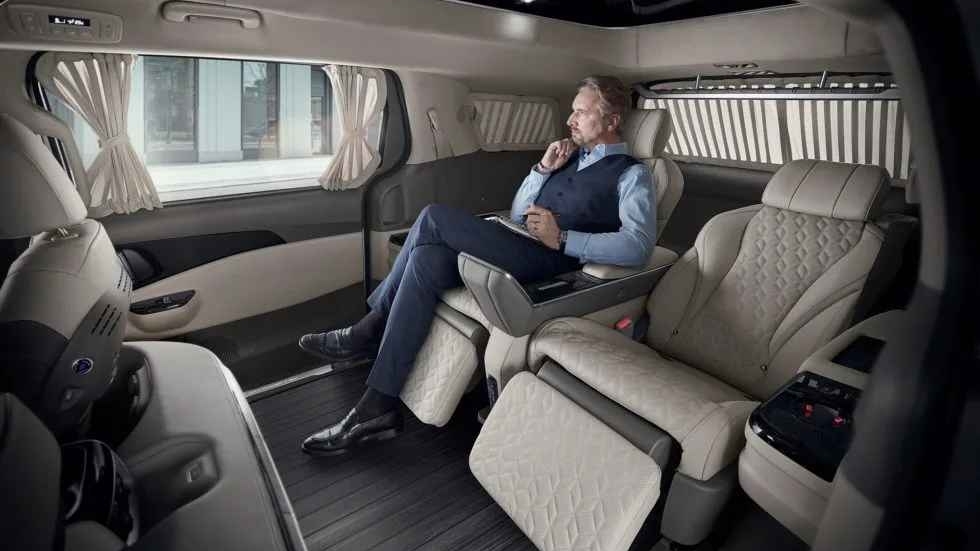 Kia Carnival có phiên bản 'cực sang' với 4 chỗ ngồi
