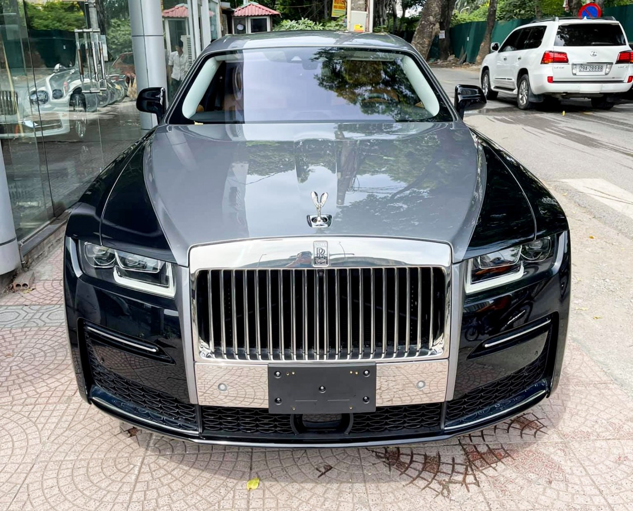 Siêu sang Rolls-Royce Ghost EWB 2021 đầu tiên về Việt Nam, giá hơn 40 tỷ đồng Siêu sang Rolls-Royce Ghost EWB 2021 đầu tiên về Việt Nam, giá hơn 40 tỷ đồng