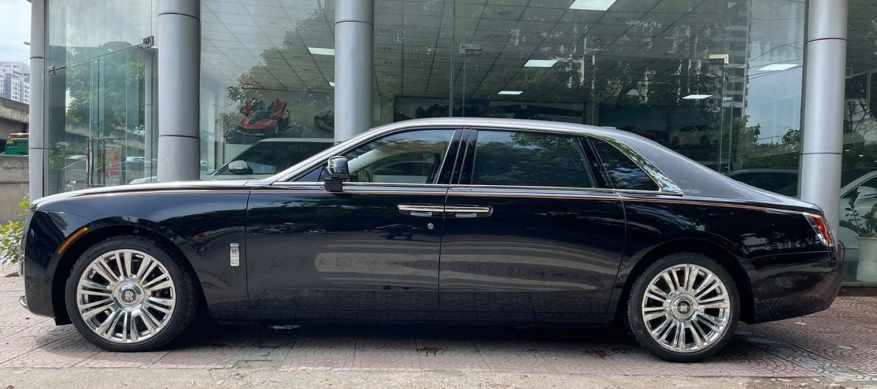 Siêu sang Rolls-Royce Ghost EWB 2021 đầu tiên về Việt Nam, giá hơn 40 tỷ đồng Siêu sang Rolls-Royce Ghost EWB 2021 đầu tiên về Việt Nam, giá hơn 40 tỷ đồng
