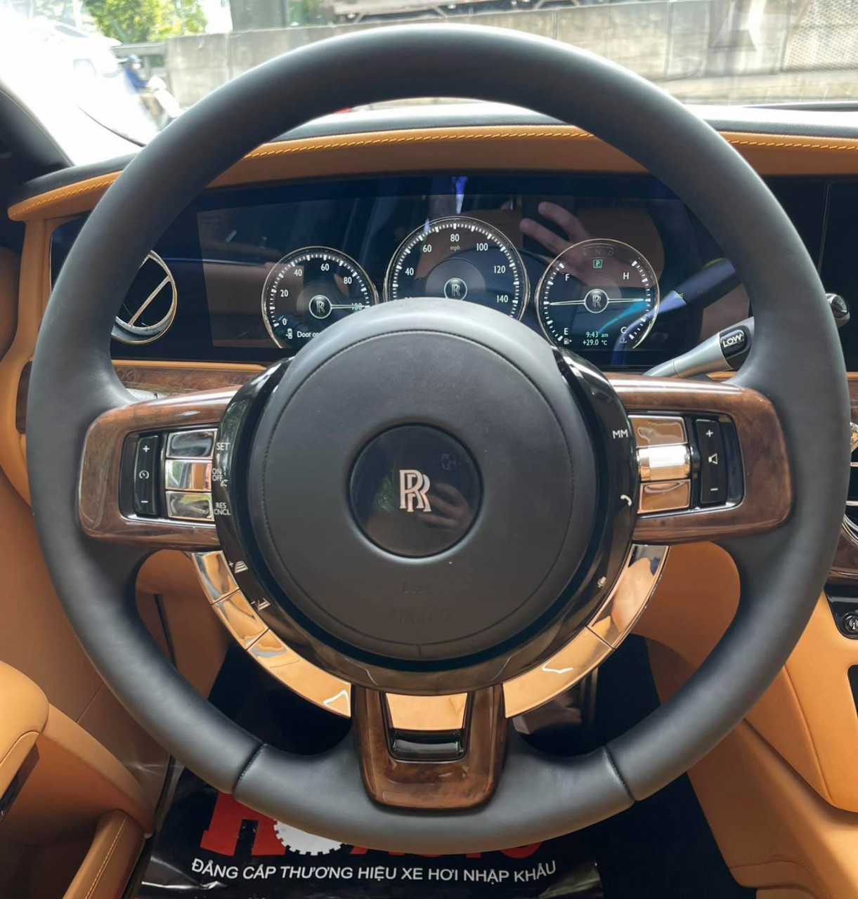 Siêu sang Rolls-Royce Ghost EWB 2021 đầu tiên về Việt Nam, giá hơn 40 tỷ đồng Siêu sang Rolls-Royce Ghost EWB 2021 đầu tiên về Việt Nam, giá hơn 40 tỷ đồng