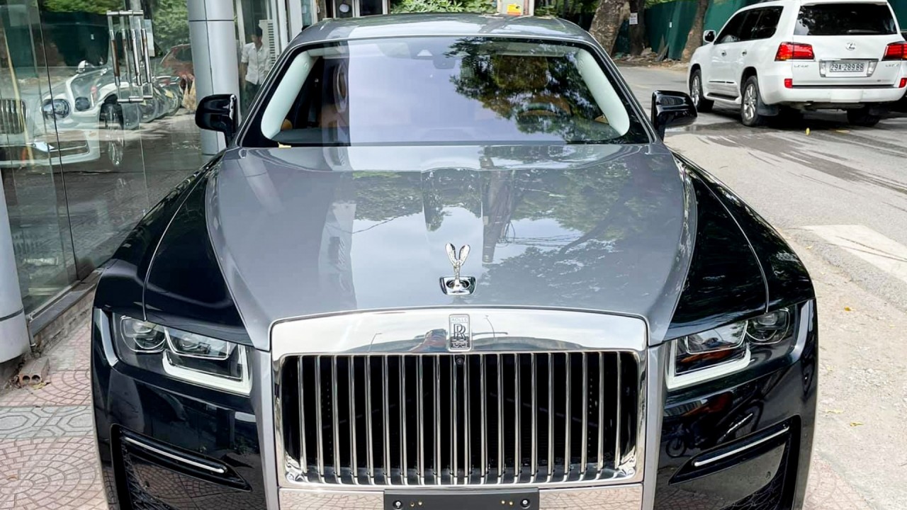 Siêu sang Rolls-Royce Ghost EWB 2021 đầu tiên về Việt Nam, giá hơn 40 tỷ đồng