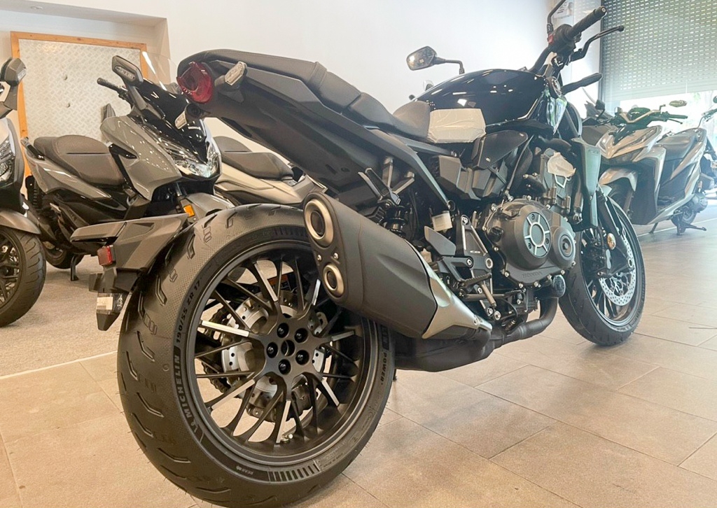 Honda CB1000R Black Edition nhập Ý đặt chân đến Việt Nam Honda CB1000R Black Edition nhập Ý đặt chân đến Việt Nam