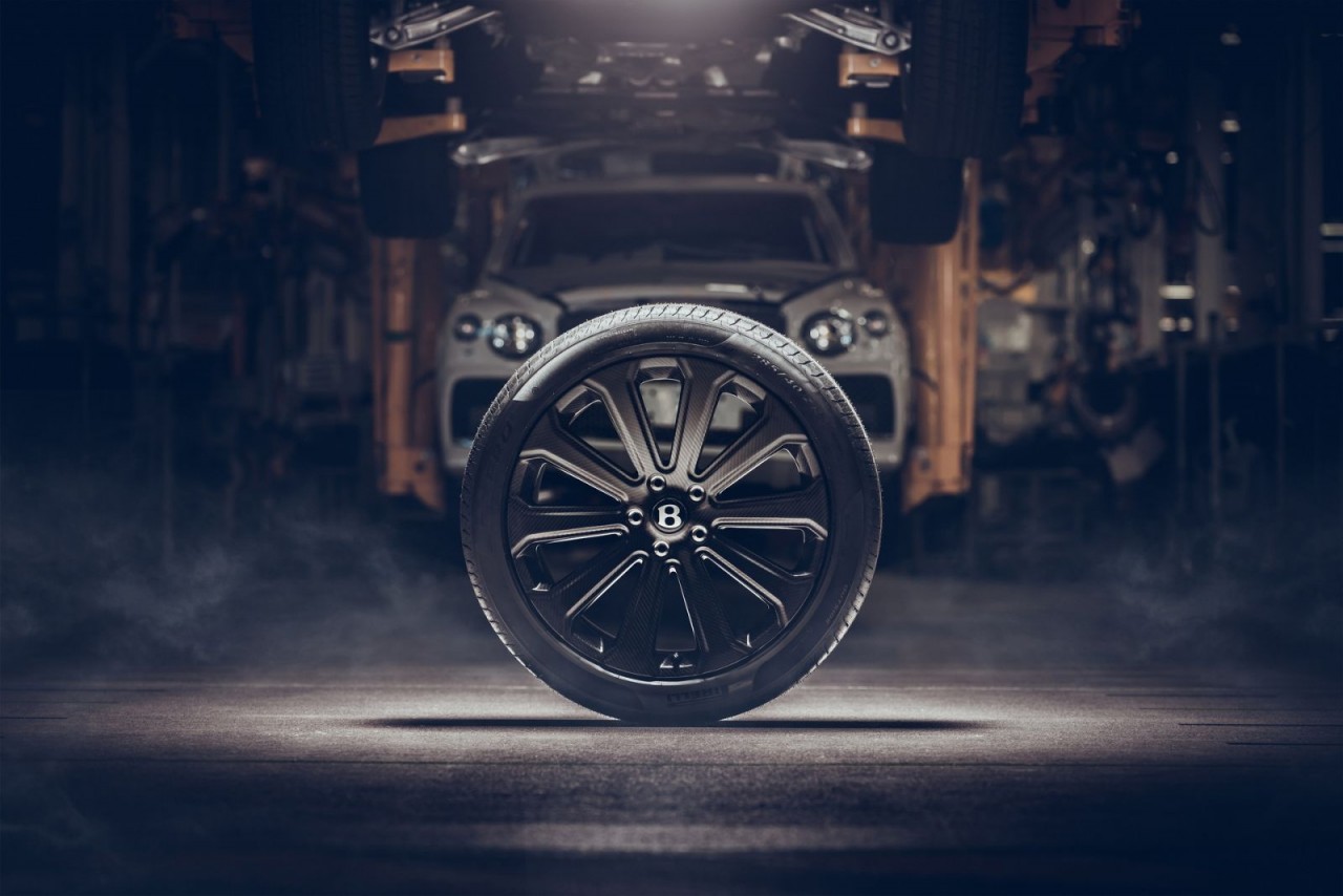 Bentley chế tạo thành công bộ mâm carbon 22 inch cho Bentayga Bentley chế tạo thành công bộ mâm carbon 22 inch cho Bentayga