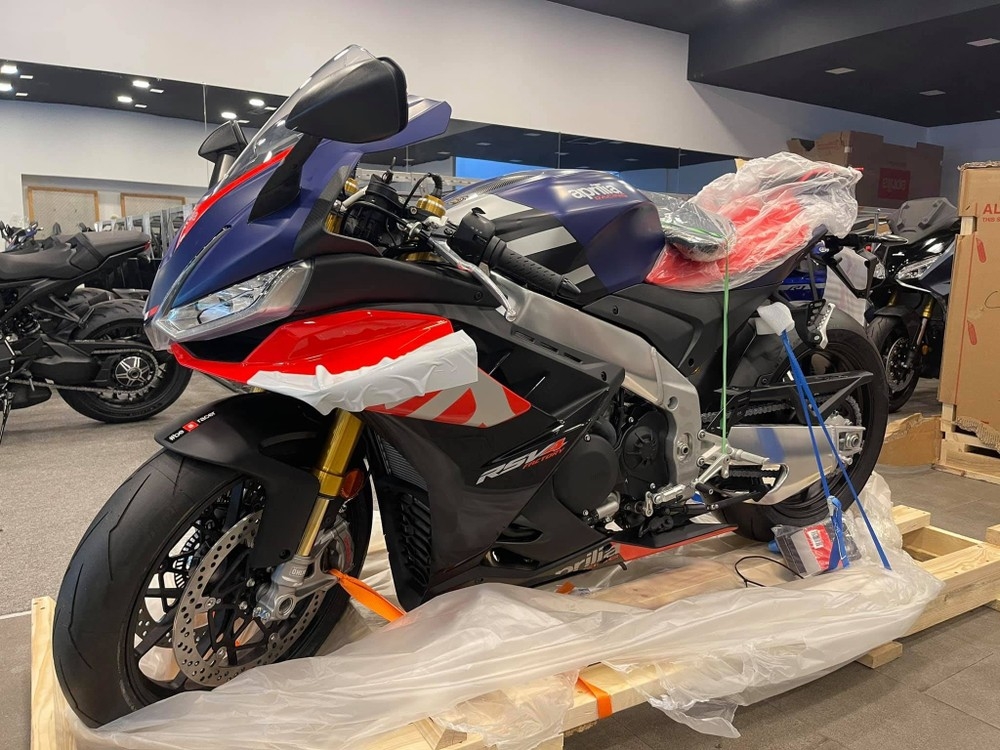 Aprilia RSV4 Factory 2021 về đến Việt Nam Aprilia RSV4 Factory 2021 về đến Việt Nam