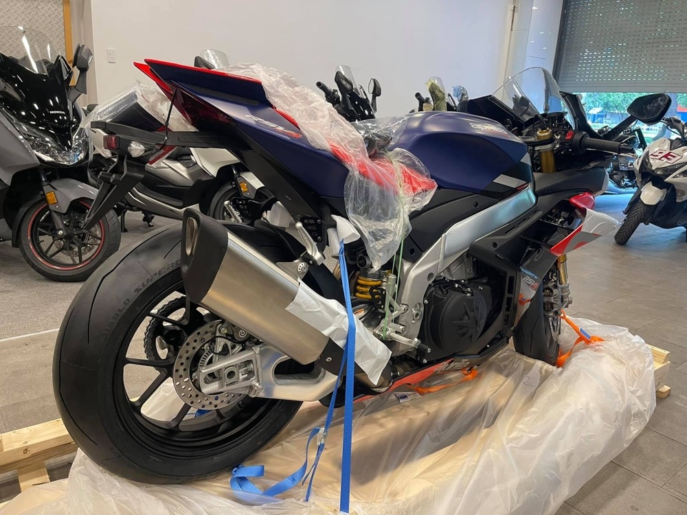 Aprilia RSV4 Factory 2021 về đến Việt Nam Aprilia RSV4 Factory 2021 về đến Việt Nam