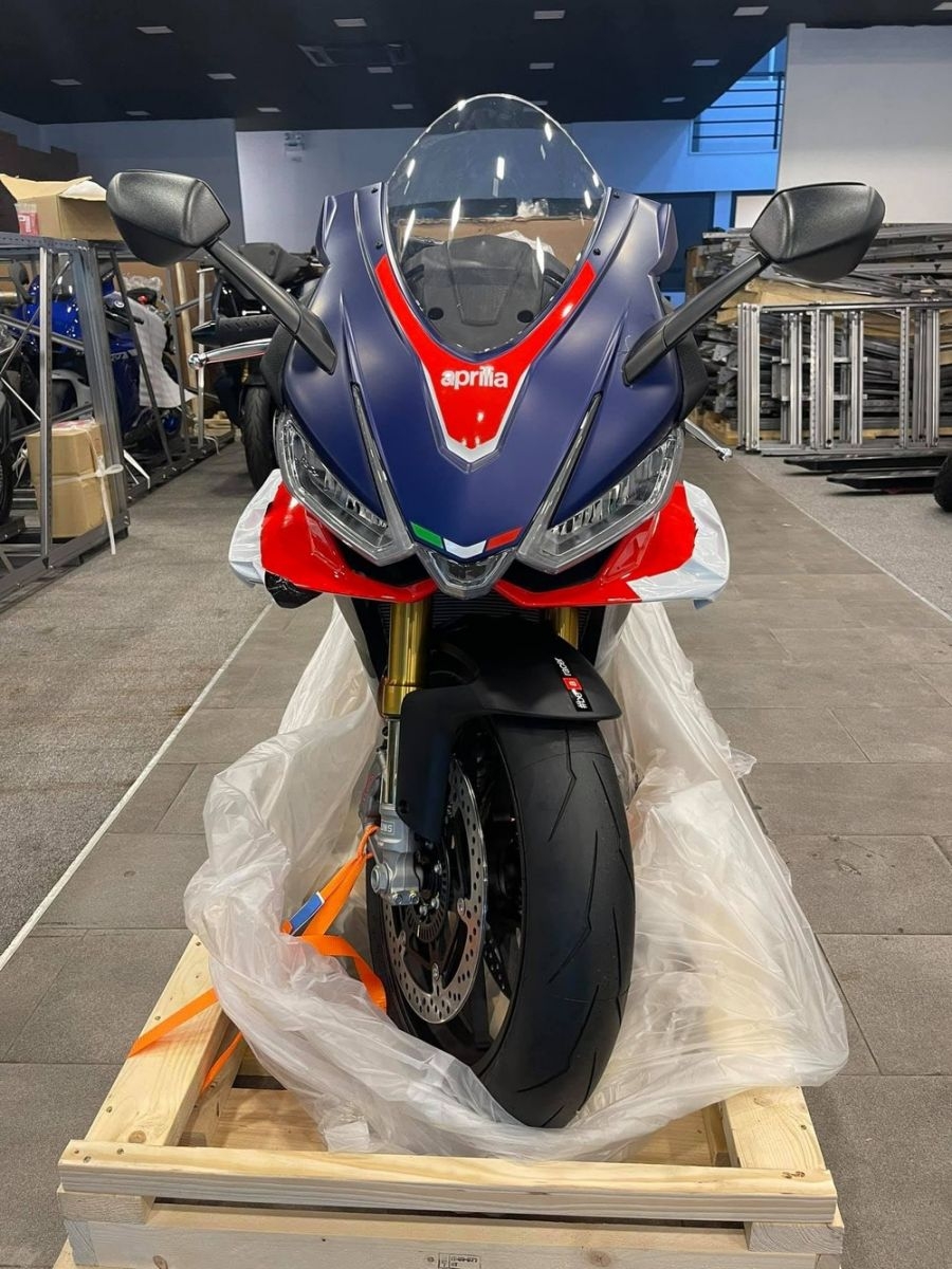 Aprilia RSV4 Factory 2021 về đến Việt Nam Aprilia RSV4 Factory 2021 về đến Việt Nam