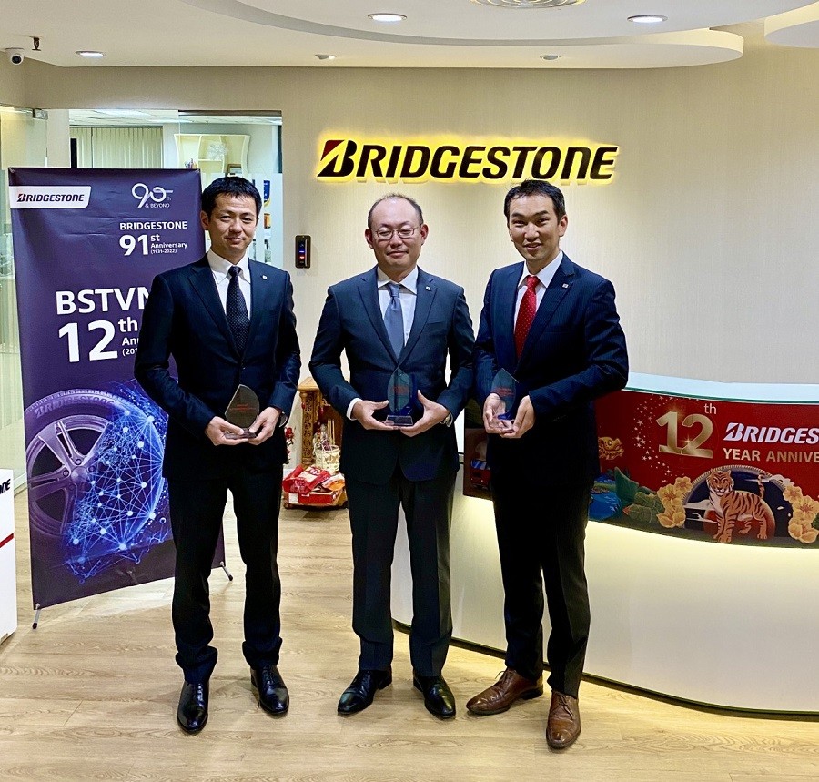 Bridgestone Việt Nam nhận giải thưởng chất lượng từ Toyota Bridgestone Việt Nam nhận giải thưởng chất lượng từ Toyota