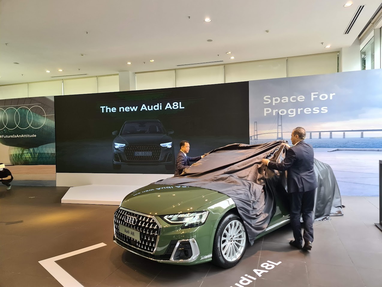 Audi A8L thế hệ mới ra mắt tại Việt Nam với 3 phiên bản Audi A8L thế hệ mới ra mắt tại Việt Nam với 3 phiên bản