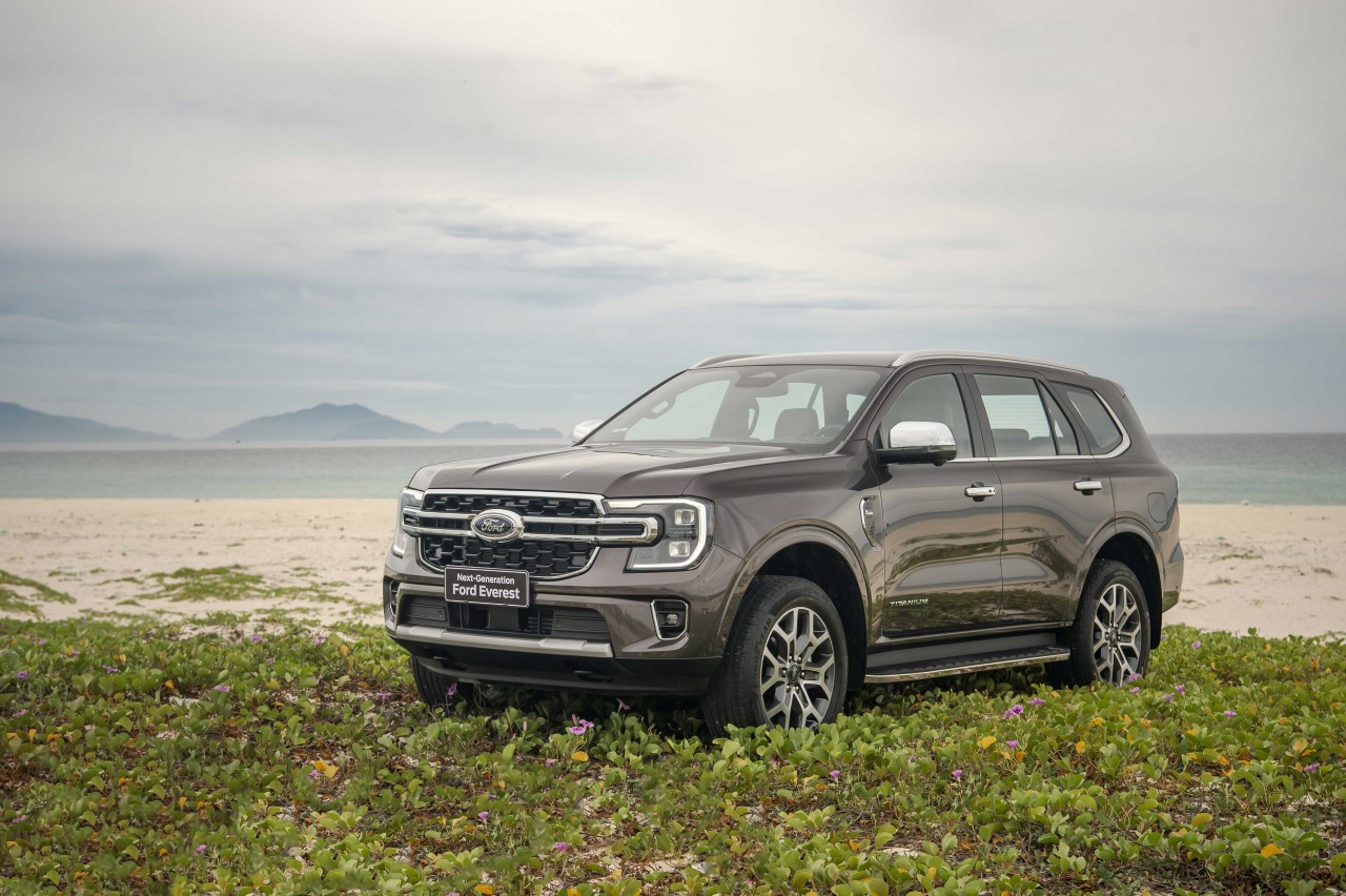 Cận cảnh Ford Everest Titanium Plus giá 1,452 tỷ đồng