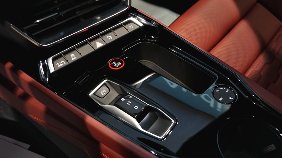 Audi e-tron GT giới thiệu tại Việt Nam, giá từ 5,2 tỷ đồng