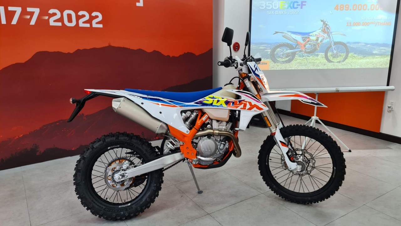 Xe 'cào cào' đường phố KTM 350 EXC-F SIX DAYS chính hãng về Việt Nam