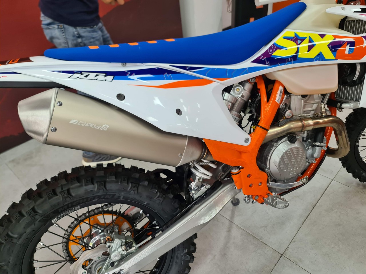 Xe 'cào cào' đường phố KTM 350 EXC-F SIX DAYS chính hãng về Việt Nam