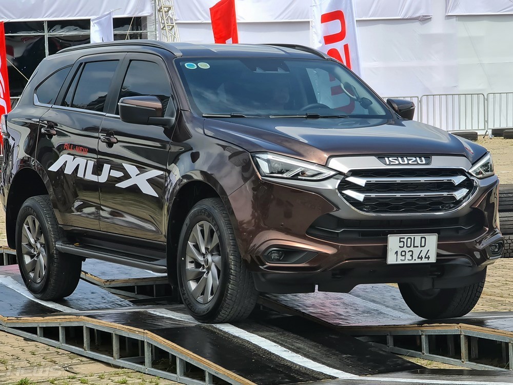 Triệu hồi gần 400 xe Isuzu D-Max và mu-X tại Việt Nam do lỗi trục lái