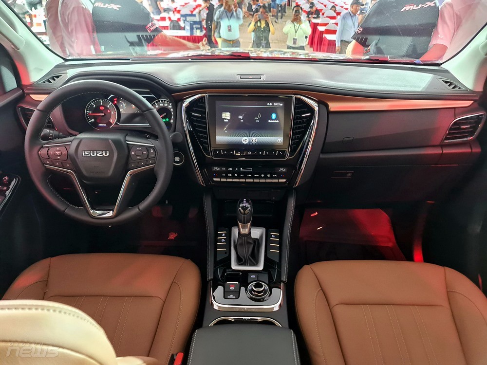 Cận cảnh Isuzu Mu-X vừa ra mắt tại Việt Nam Cận cảnh Isuzu Mu-X vừa ra mắt tại Việt Nam