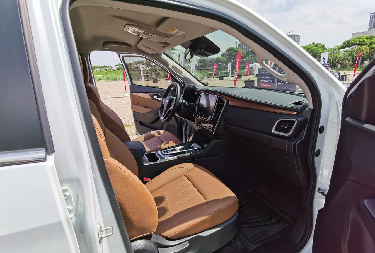 Cận cảnh Isuzu Mu-X vừa ra mắt tại Việt Nam Cận cảnh Isuzu Mu-X vừa ra mắt tại Việt Nam
