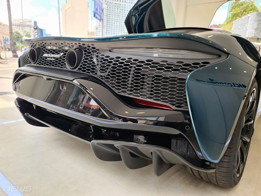 McLaren Artura ra mắt tại Việt Nam, giá 14,6 tỷ đồng