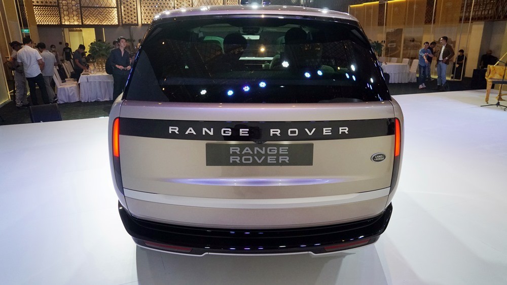 Range Rover thế hệ mới ra mắt tại Việt Nam, giá hơn 11 tỷ đồng Range Rover thế hệ mới ra mắt tại Việt Nam, giá hơn 11 tỷ đồng
