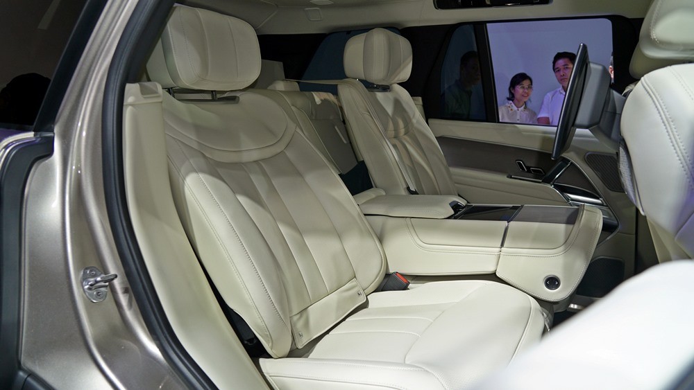 Range Rover thế hệ mới ra mắt tại Việt Nam, giá hơn 11 tỷ đồng Range Rover thế hệ mới ra mắt tại Việt Nam, giá hơn 11 tỷ đồng