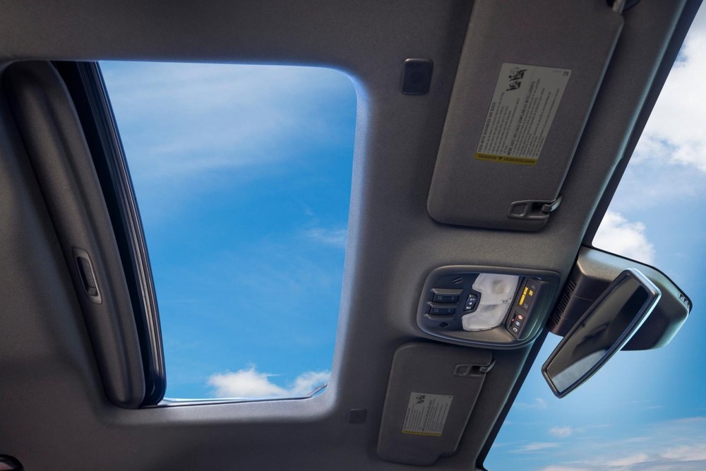 Chevrolet Colorado 2023 ra mắt, thiết kế như Silverado