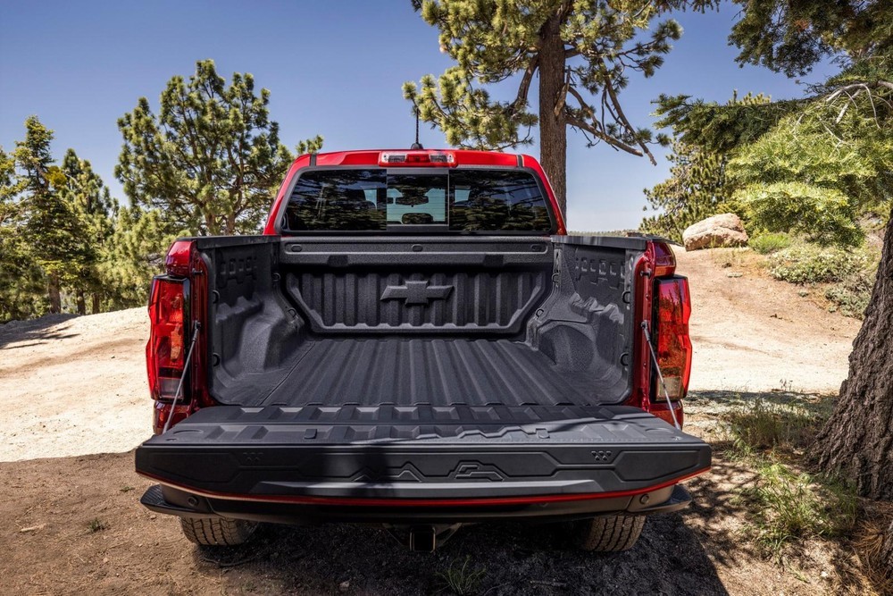 Chevrolet Colorado 2023 ra mắt, thiết kế như Silverado