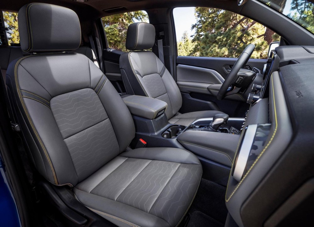 Chevrolet Colorado 2023 ra mắt, thiết kế như Silverado