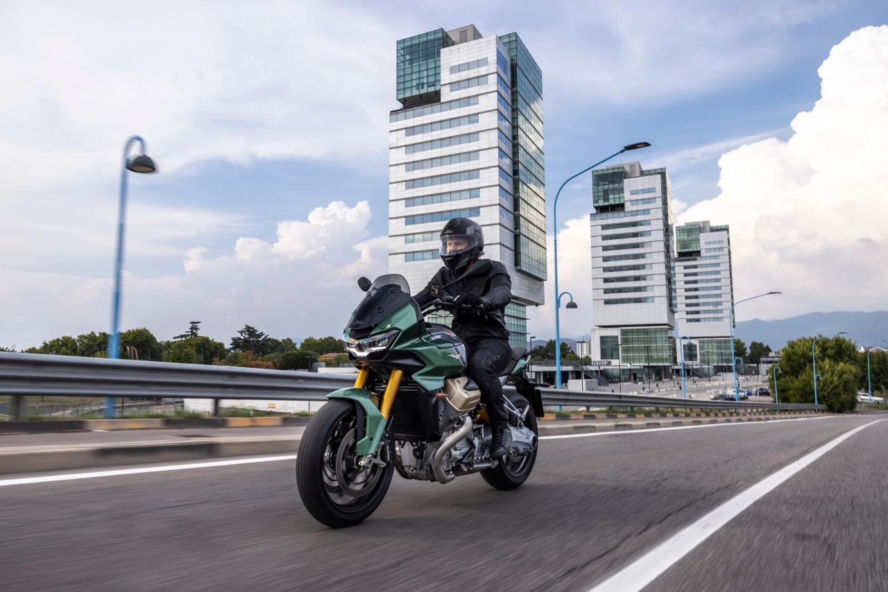 Moto Guzzi V100 Mandello ra mắt, tháng 8 có mặt tại Việt Nam Moto Guzzi V100 Mandello ra mắt, tháng 8 có mặt tại Việt Nam