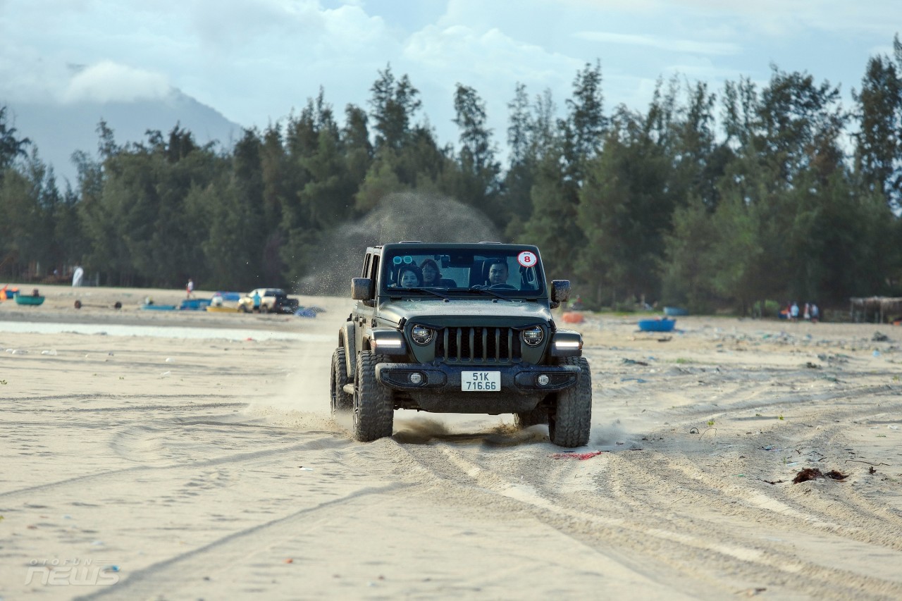 Jeep Caravan: Từ suối rừng La Ngâu đến vùng biển Vĩnh Hy đầy gió